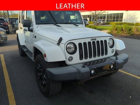 Used 2018 Jeep Wrangler Unlimited Sahara image 3