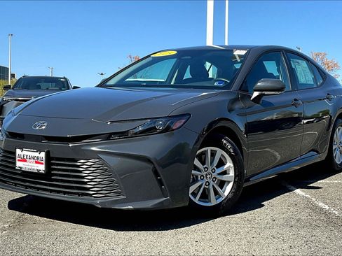 Used 2025 Toyota Camry LE image 1