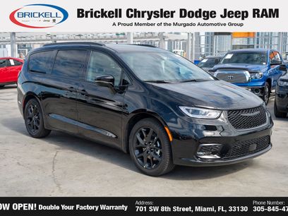 New 2026 Chrysler Pacifica Select