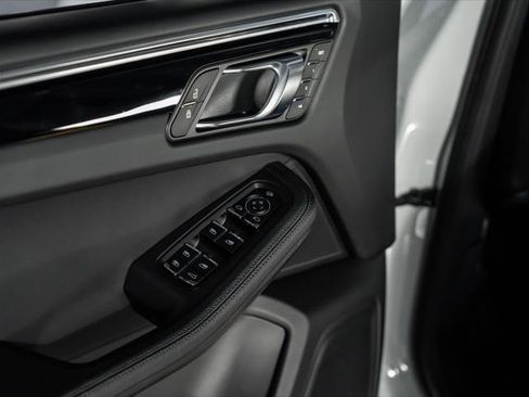 Used 2026 Porsche Macan AWD/4WD image 28