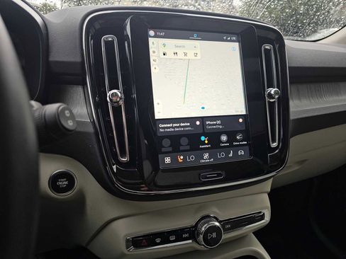 Used 2025 Volvo XC40 B5 Plus w/ Protection Package Premier image 29