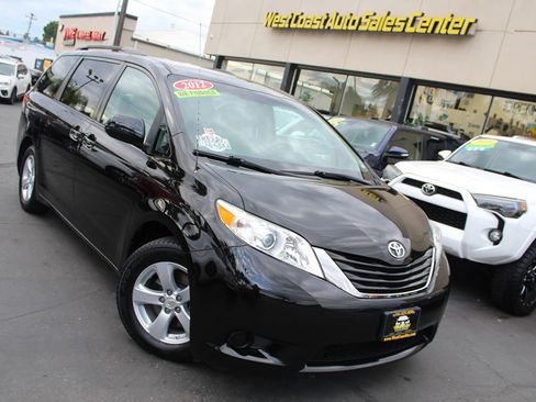 Used 2012 Toyota Sienna LE image 37