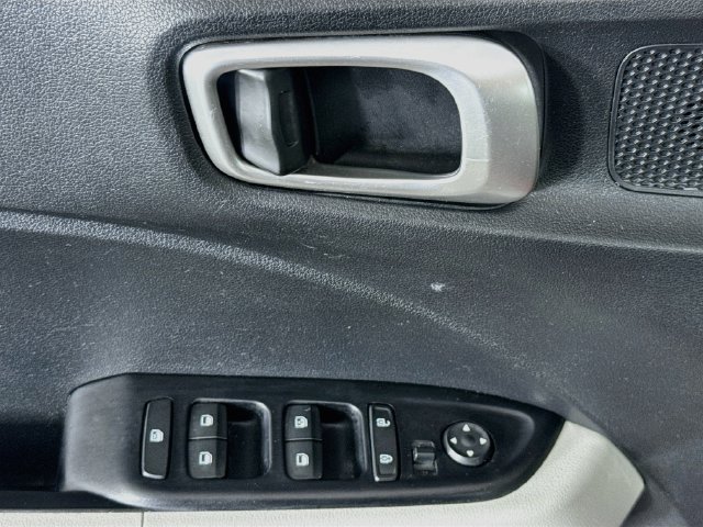 Used 2021 Hyundai Venue SEL FWD image 20