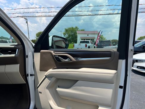Used 2021 GMC Yukon Denali w/ Denali Premium Package image 31