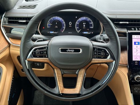 Used 2025 Jeep Grand Cherokee L Summit image 19