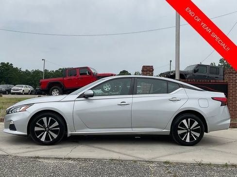 Used 2022 Nissan Altima 2.5 SV w/ SV Premium Package image 4