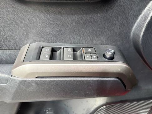 Used 2019 Toyota Tacoma SR5 AWD/4WD image 12