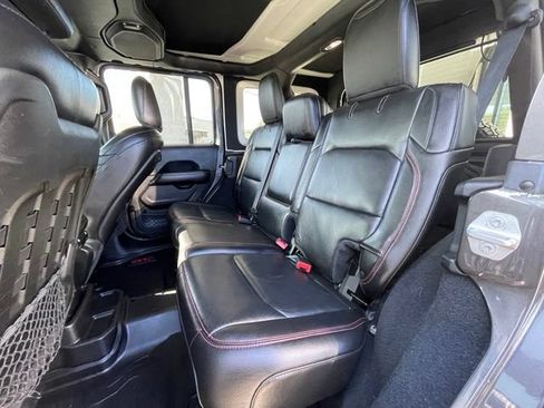 Used 2018 Jeep Wrangler Unlimited Rubicon w/ Dual Top Group AWD/4WD image 25
