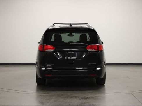 Used 2018 Chrysler Pacifica Touring-L FWD image 7