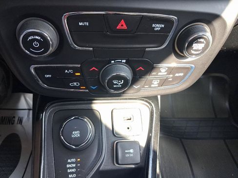 Used 2019 Jeep Compass Limited AWD/4WD image 18