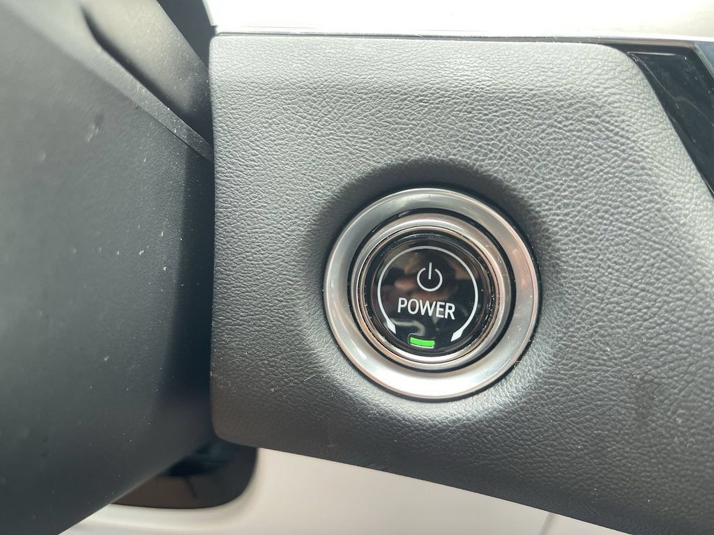 Certified 2024 Cadillac Lyriq Luxury AWD/4WD image 43