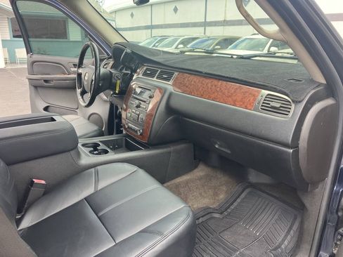 Used 2007 Chevrolet Suburban LT w/ LT Preferred Equipment Group RWD image 24