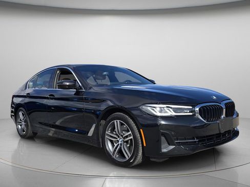 Used 2023 BMW 530i xDrive w/ Premium Package image 9