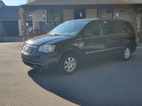 Used 2011 Chrysler Town & Country Touring image 2