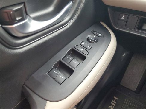 Certified 2025 Honda HR-V LX image 22