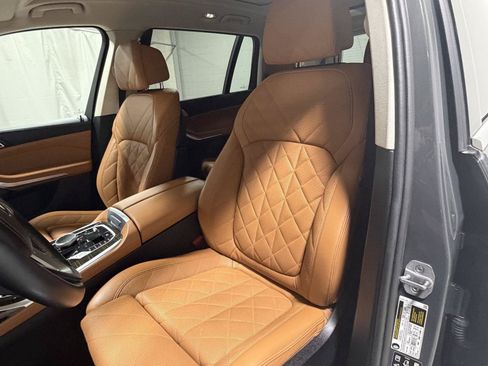 Used 2024 BMW X7 xDrive40i w/ Premium Package AWD/4WD image 4