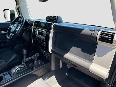 Used 2013 Toyota FJ Cruiser 4WD image 27