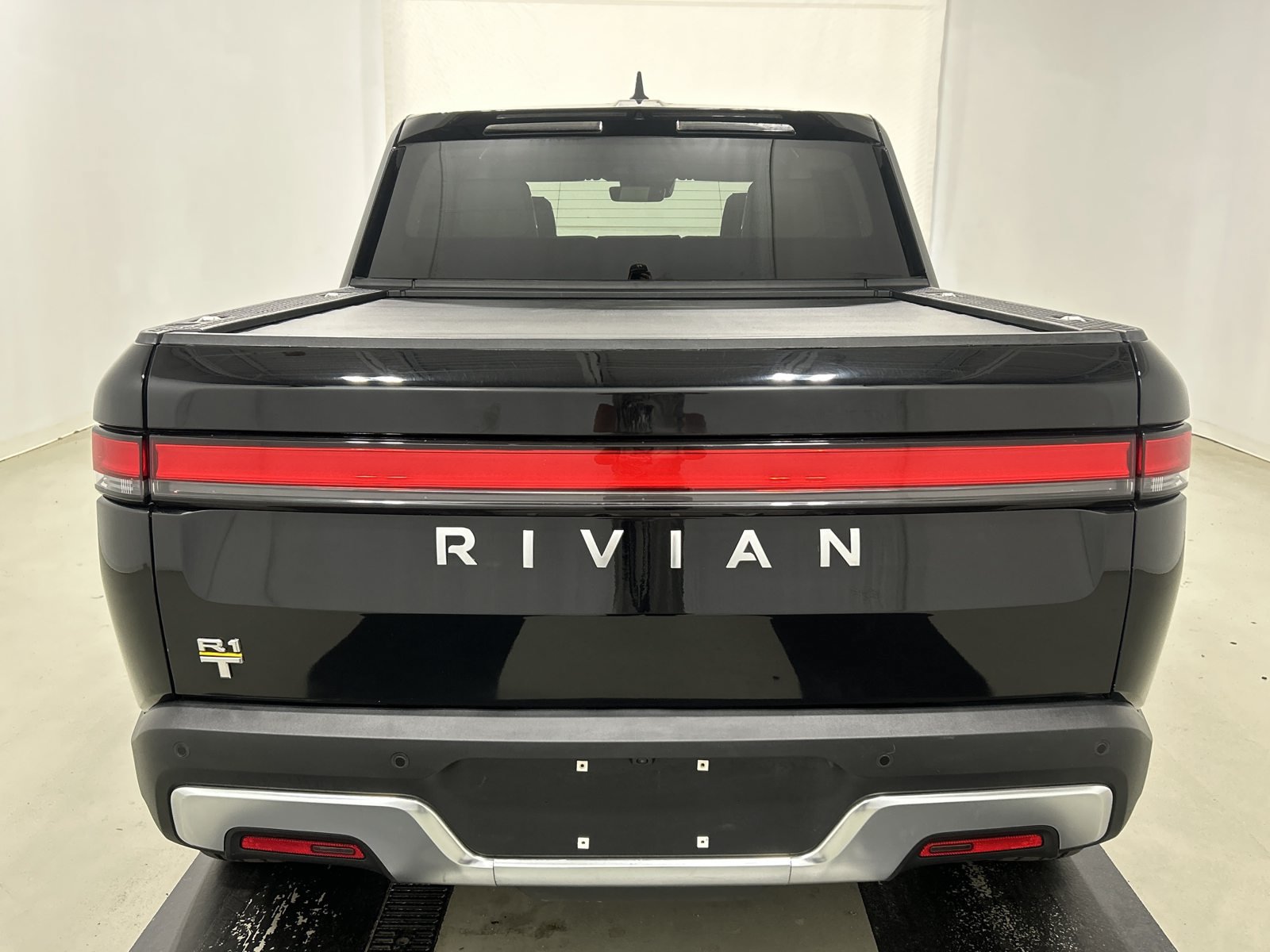 Used 2022 Rivian R1T Adventure AWD/4WD image 4