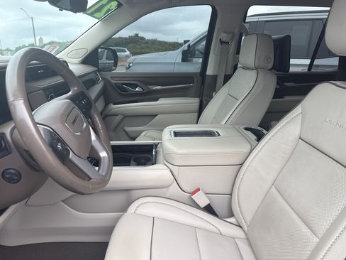Used 2021 GMC Yukon Denali w/ Denali Ultimate Package AWD/4WD image 12