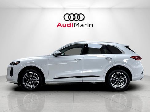 Used 2025 Audi Q5 Premium w/ Convenience Package AWD/4WD image 2