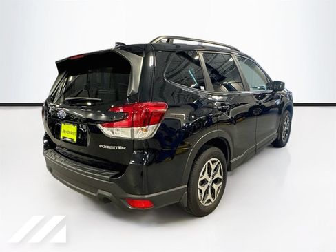 Used 2024 Subaru Forester Premium AWD/4WD image 5