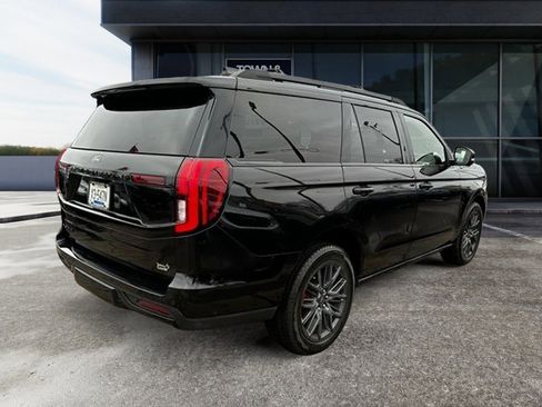 Used 2025 Ford Expedition Platinum w/ Stealth Performance Package AWD/4WD image 4