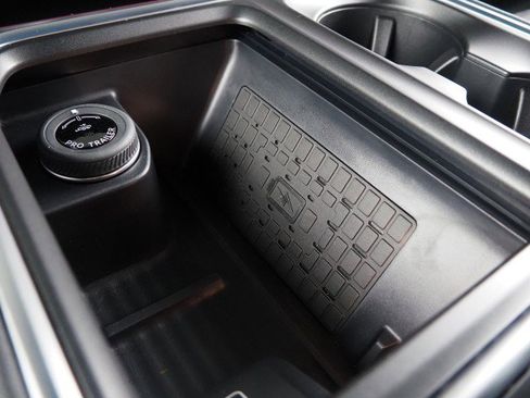 Used 2025 Ford Expedition Tremor image 32