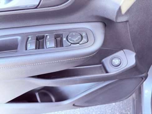 Used 2024 GMC Terrain SLT image 18