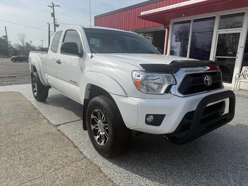 Used 2015 Toyota Tacoma PreRunner w/ SR5 Package image 14