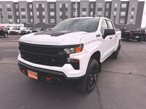 Used 2025 Chevrolet Silverado 1500 Custom Trail Boss w/ LPO, Dark Essentials Package AWD/4WD image 1