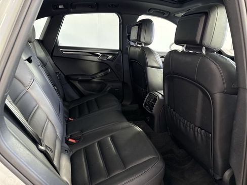 Certified 2024 Porsche Macan AWD/4WD image 25