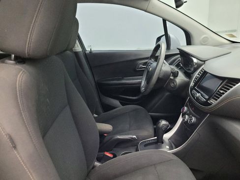 Used 2022 Chevrolet Trax LS w/ Tint and Cruise Package FWD image 21