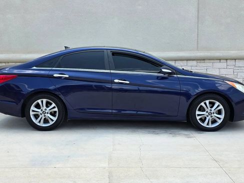 Used 2012 Hyundai Sonata Limited w/ Navigation Pkg FWD image 2