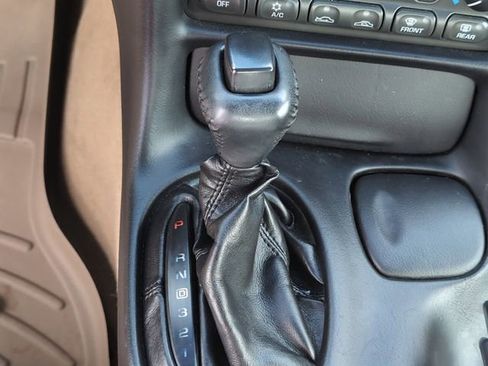 Used 2004 Chevrolet Corvette Coupe w/ Roof Package image 17