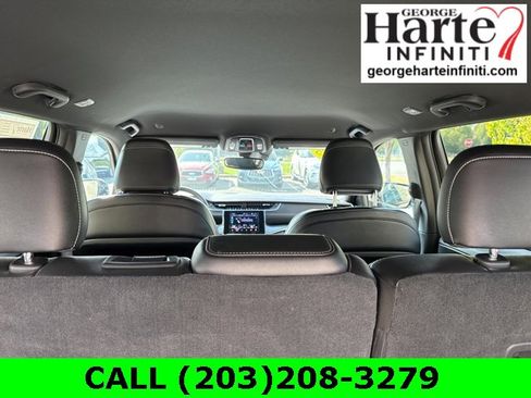 Used 2023 Jeep Grand Cherokee Altitude image 12