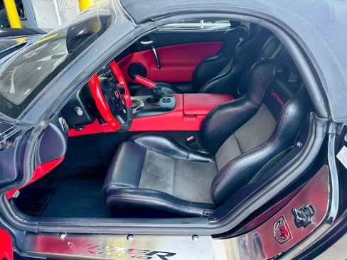 Used 2004 Dodge Viper SRT-10 image 4