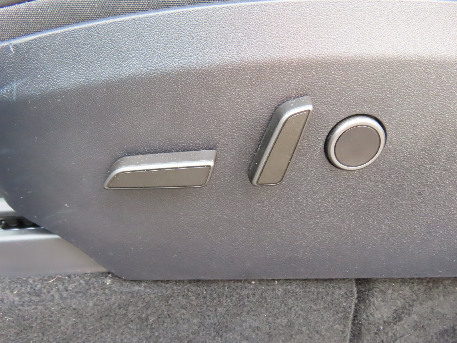 Used 2024 Tesla Model Y 2WD image 26