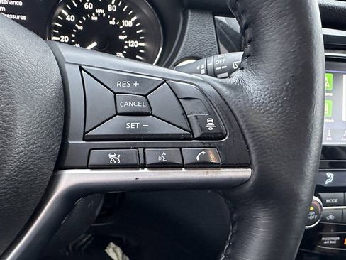 Used 2018 Nissan Rogue SV w/ Premium Package image 23