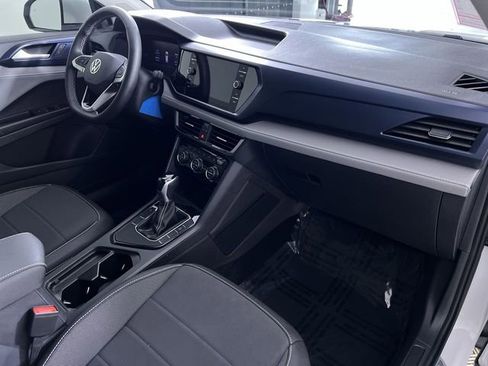 Used 2024 Volkswagen Taos SE image 29