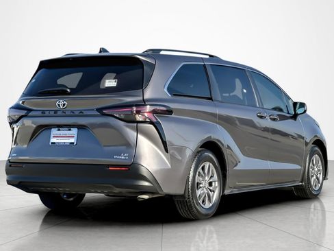 Certified 2023 Toyota Sienna LE w/ LE Plus Package image 5