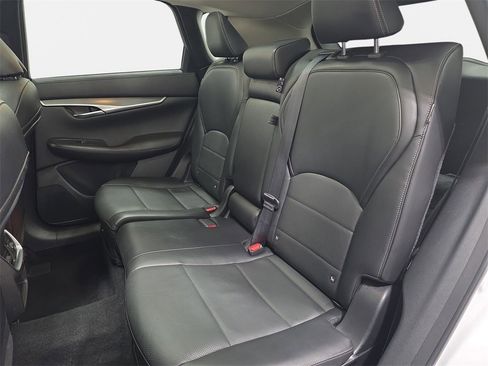Certified 2023 INFINITI QX50 Luxe image 11