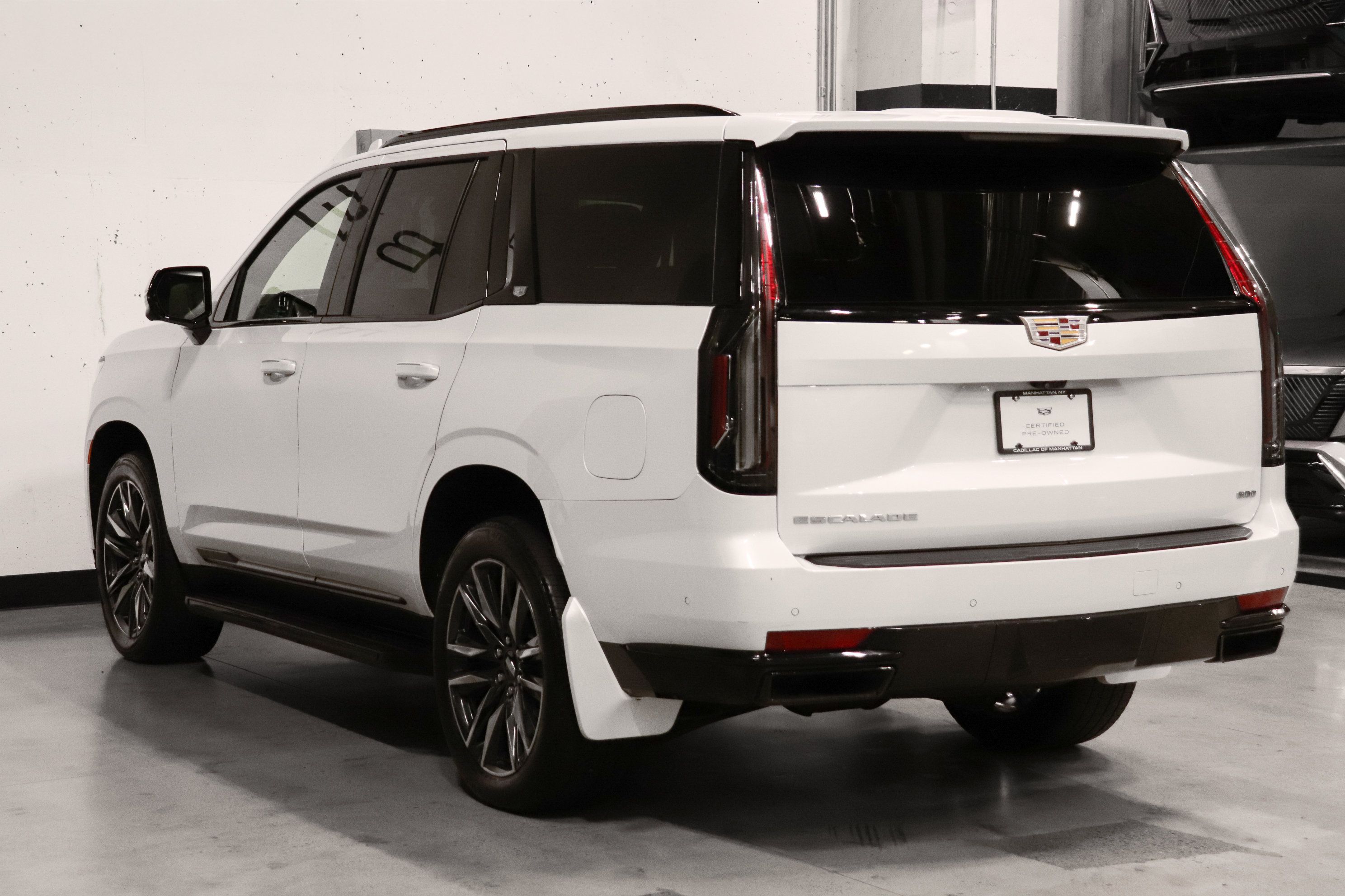 Used 2021 Cadillac Escalade Sport AWD/4WD image 3