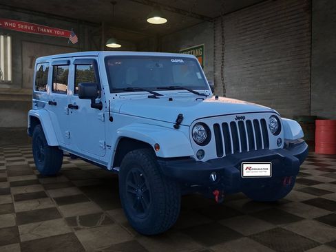 Used 2017 Jeep Wrangler Unlimited Sahara AWD/4WD image 2