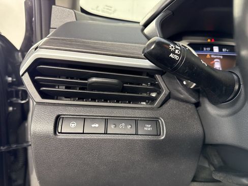 Used 2023 Nissan Altima 2.5 SV w/ SV Premium Package FWD image 15