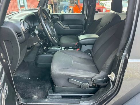 Used 2018 Jeep Wrangler Sport image 32
