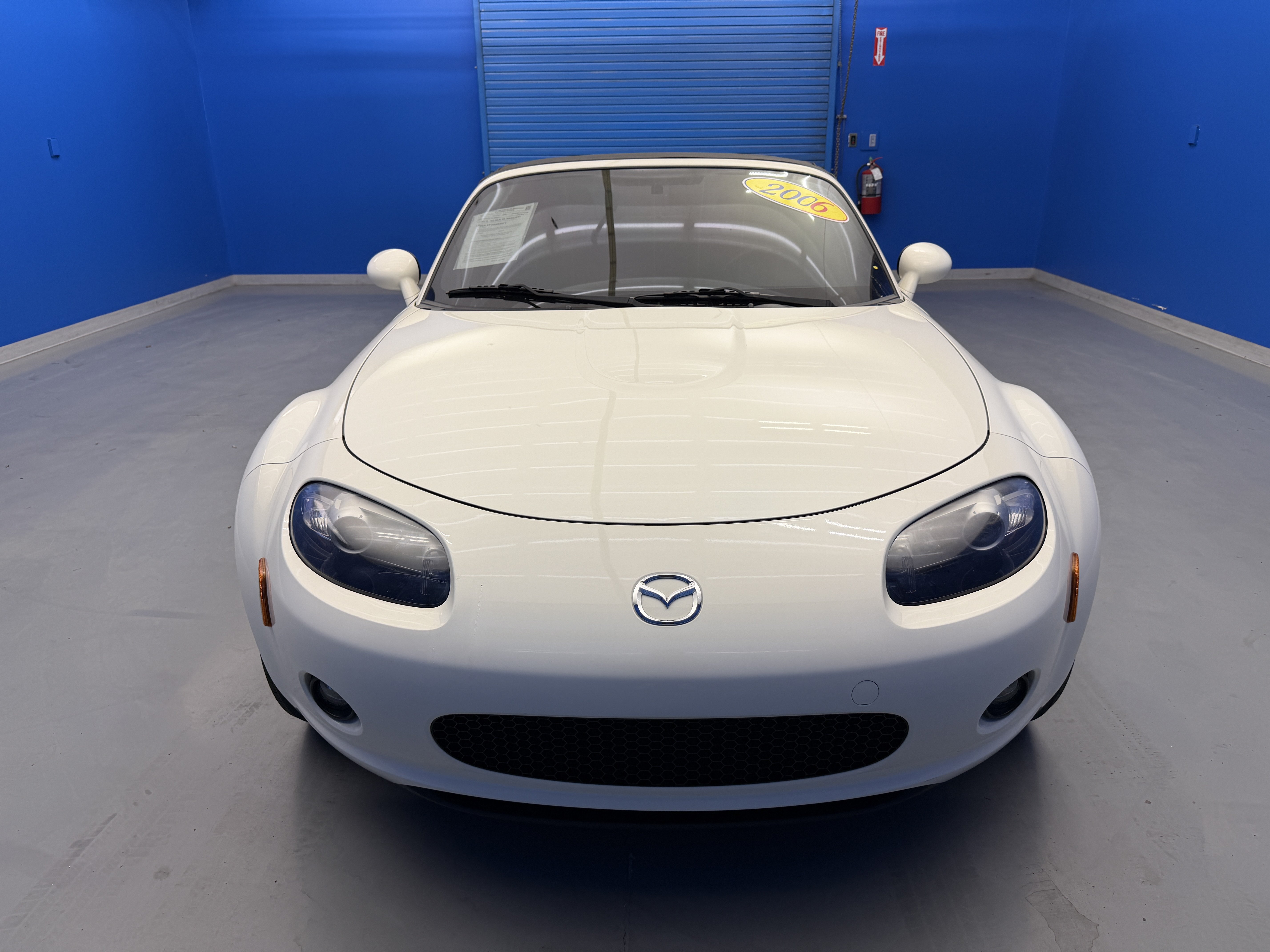 Used 2006 MAZDA MX-5 Miata Touring RWD image 3