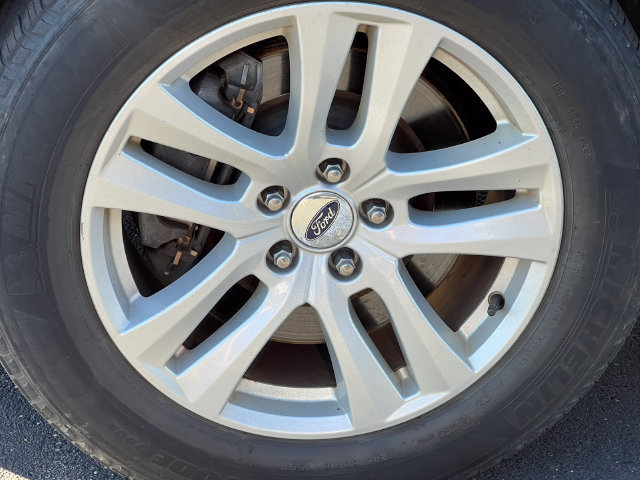 Used 2018 Ford Explorer XLT AWD/4WD image 10