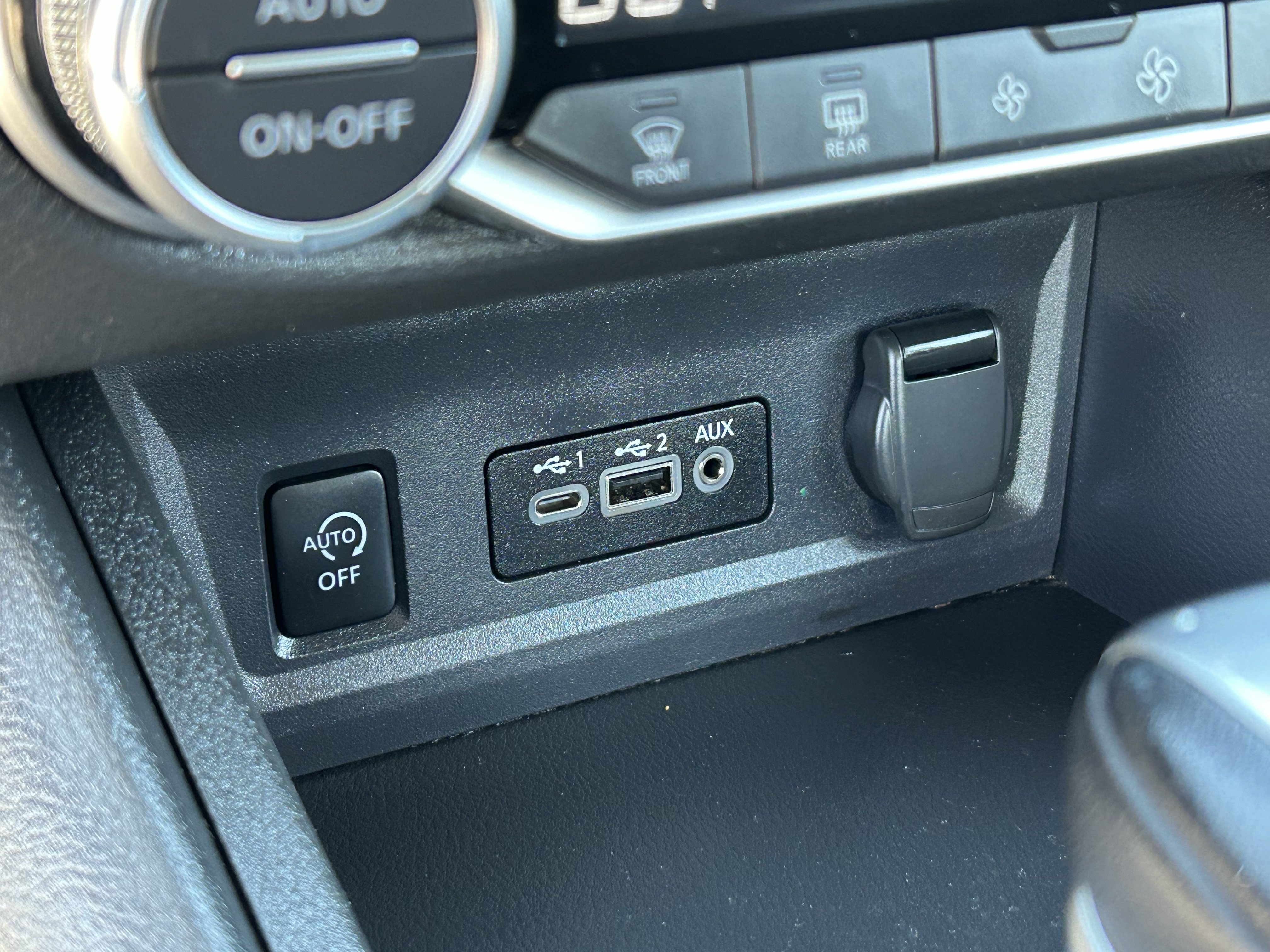 Used 2025 Nissan Sentra SR FWD image 22