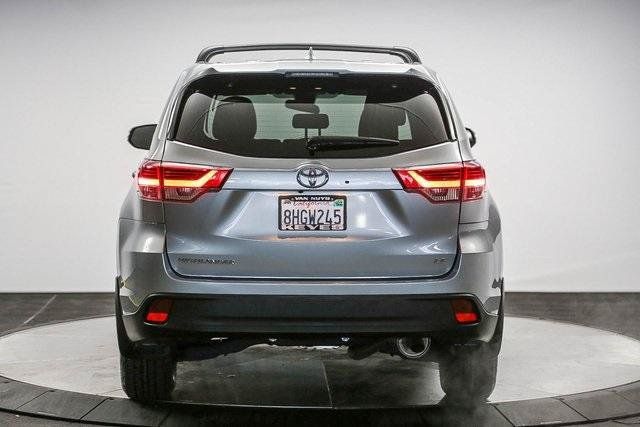 Certified 2019 Toyota Highlander Plus FWD image 3