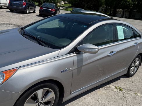 Used 2012 Hyundai Sonata Hybrid w/ Ultimate Pkg FWD image 12